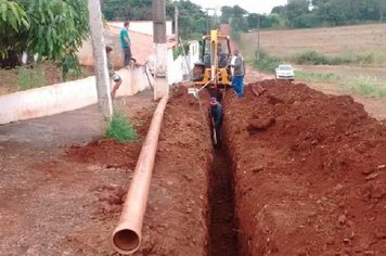 SAAE e Prefeitura retomam serviços de rede de esgoto no bairro Invernada